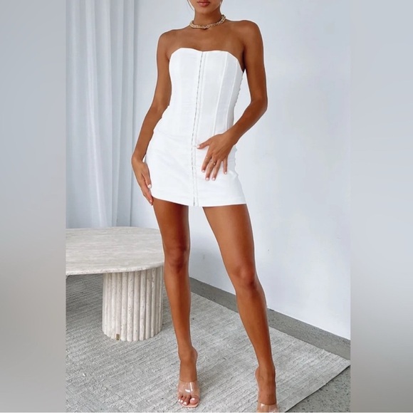 White Fox Boutique Dresses & Skirts - WHITE FOX BOUTIQUE tunnel vision corset mini dress size small NEW